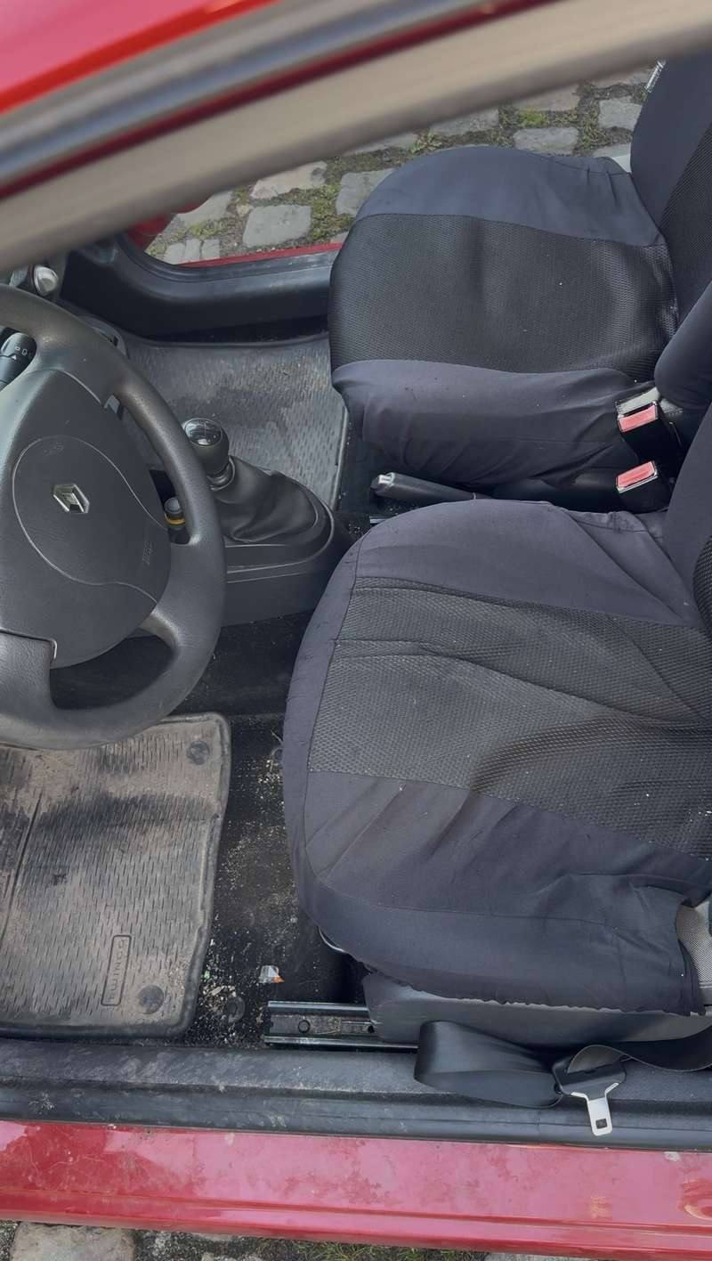 Nachher: Renault Clio Innenraum nach der Innenreinigung durch GlanzWerk Celle