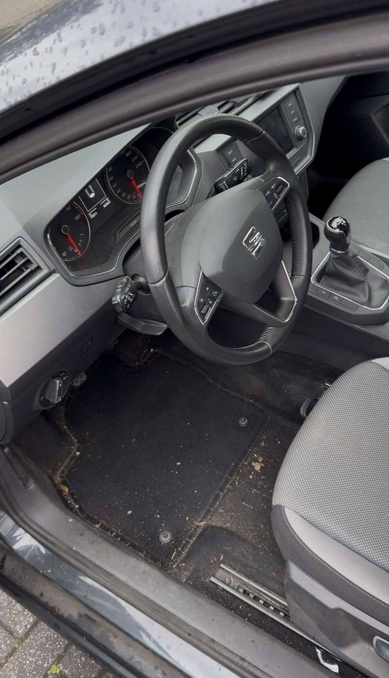 Nachher: Seat Ibiza Innenraum nach der Innenreinigung durch GlanzWerk Celle