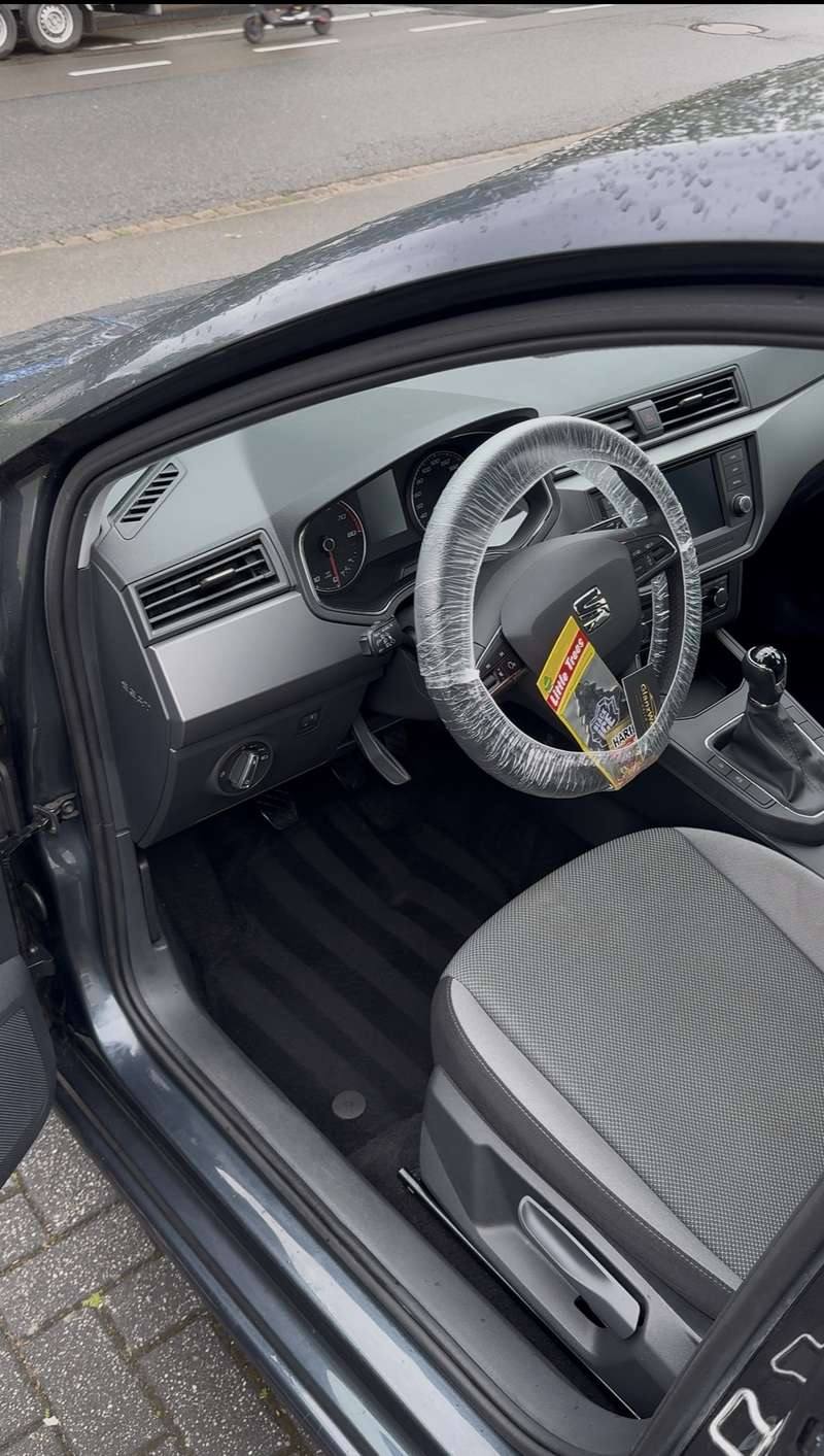 Vorher: Seat Ibiza Innenraum vor der Innenreinigung